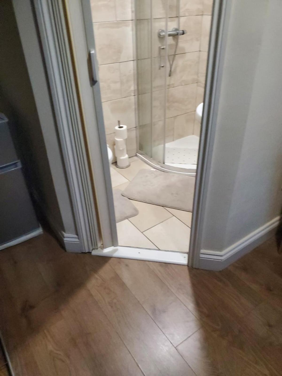 En Suite Bedrooms, Heaton, Newcastle Bilik gambar