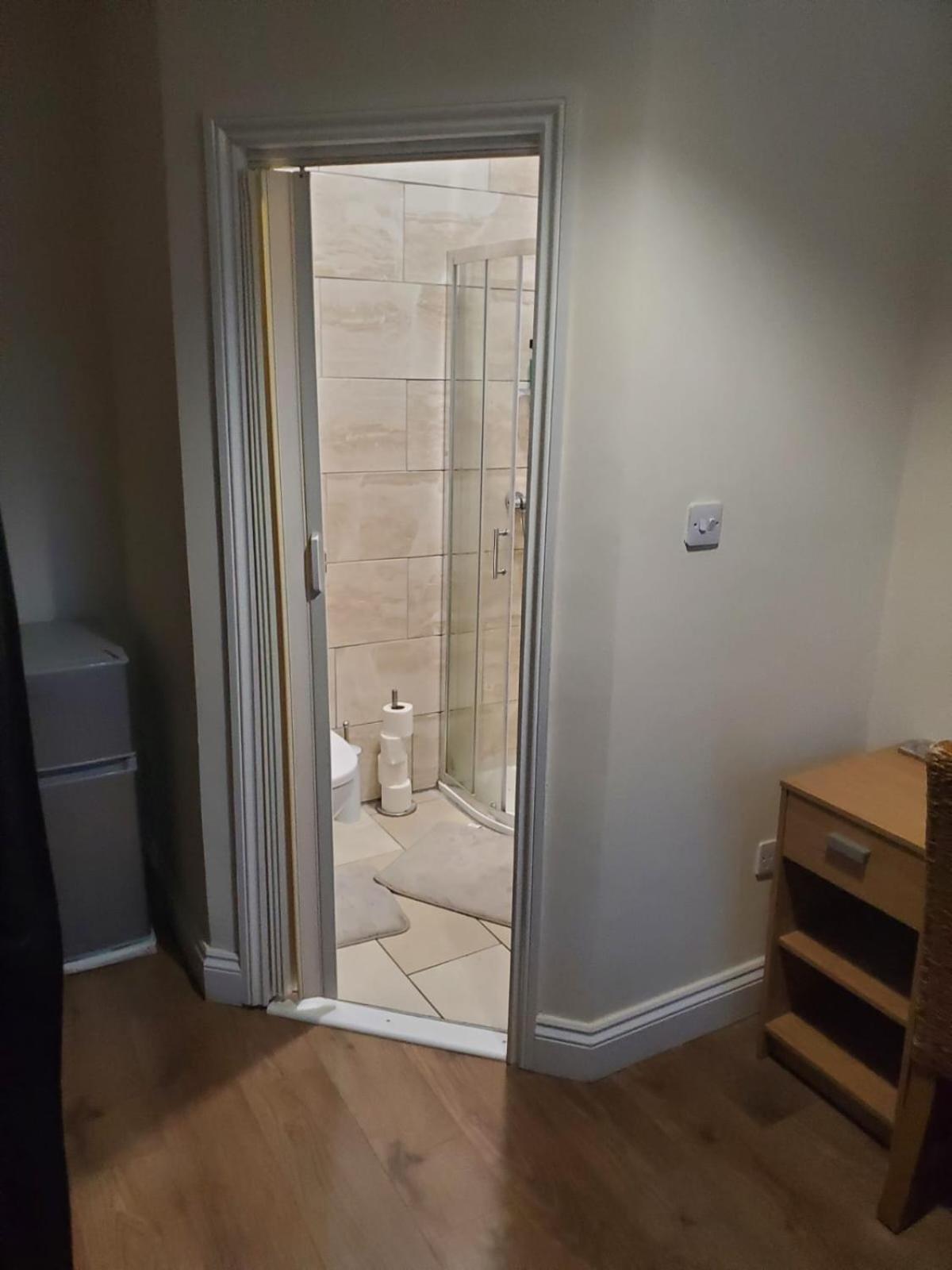 En Suite Bedrooms, Heaton, Newcastle Bilik gambar